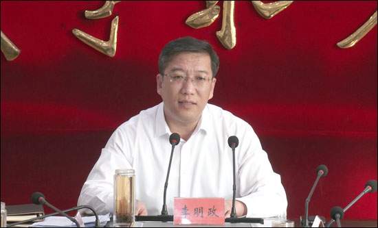 市委书记李明政主持召开招商引资工作调度会